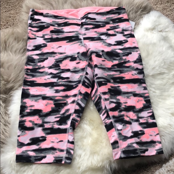 lululemon athletica Pants - NWT Lululemon Wunder Under Pink wamo Camo 8 crops